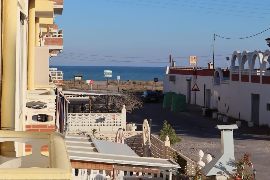 Casa Nostra On The Beach, 알메나라 외부 사진